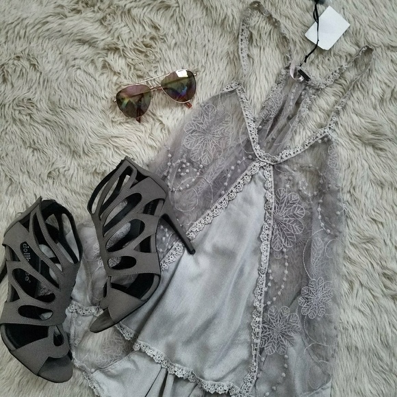 Poof embroidered hi low latte top - Picture 2 of 6